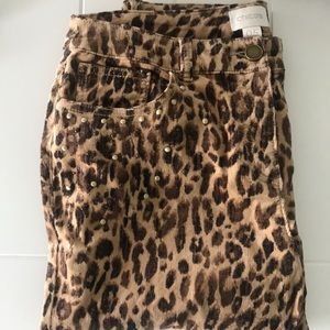 CHICOS Leopard Pants/Jeans Corduroy look-Size 6-8